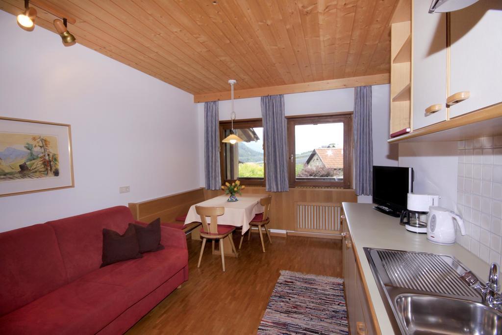 Apartments Gasserhof Lagundo Pokoj fotografie